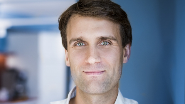 Hüllenlos: Actimel ohne Banderole - Antoine Hours ist Marketing Director EDP & Waters Danone Deutschland - Quelle: Danone